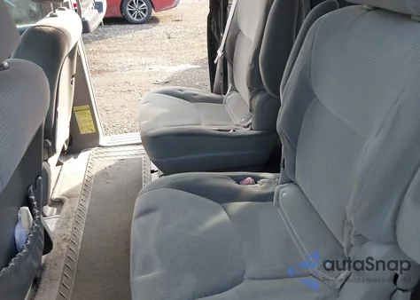 2005 Toyota Sienna Le z USA, uszkodzony, nr VIN 5TDZA23C25S223957